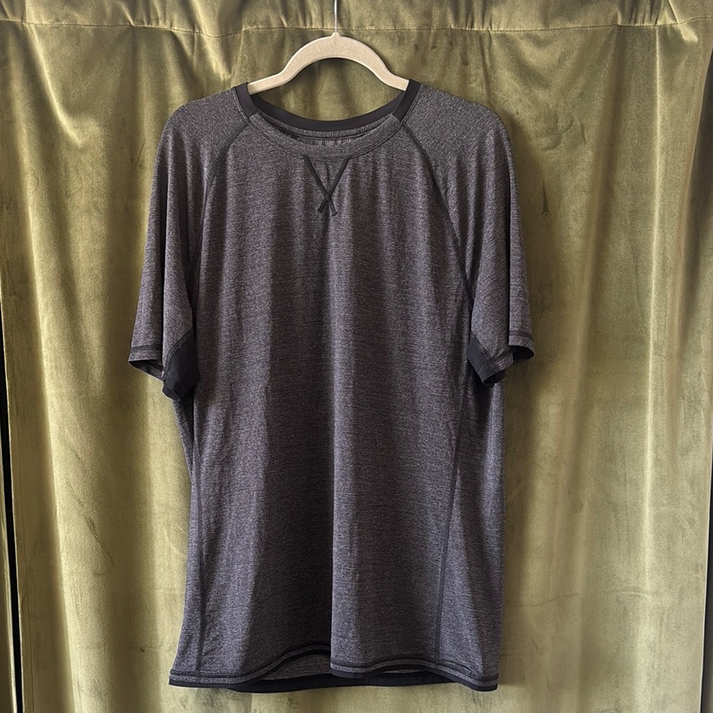 Lululemon Athletica Gray Short Sleeve Tee XL